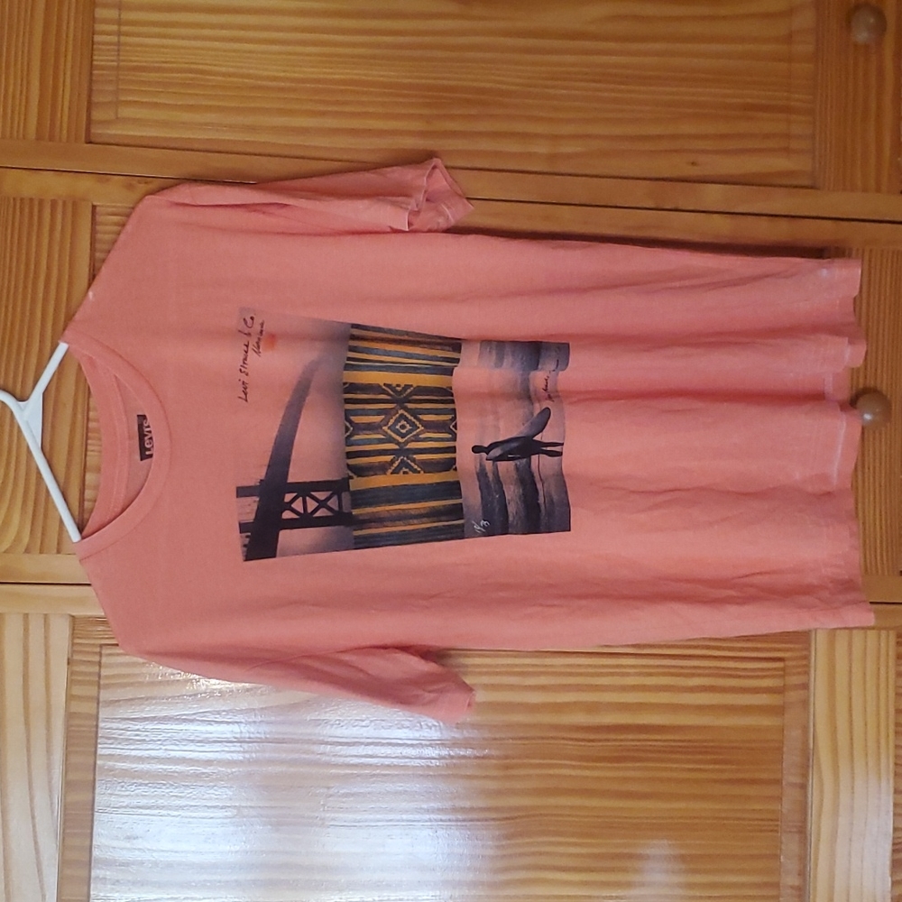 Levi Strauss Graphic Tee Peach Color